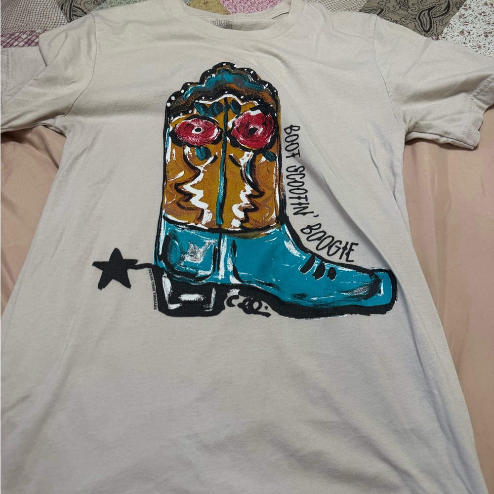 Graphic Short Sleeve Tee with Boot Design